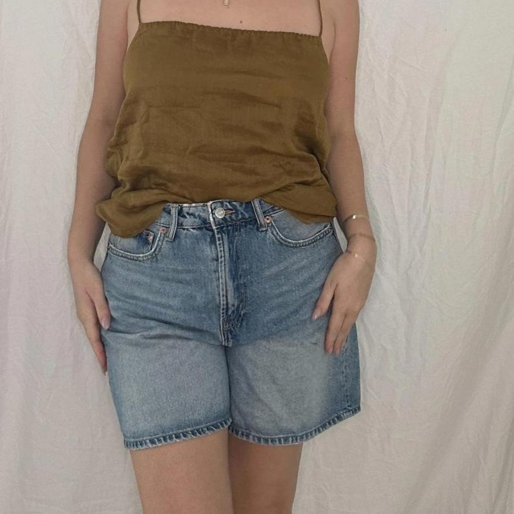 MINIMALIST BANANA REPUBLIC KHAKI LIGHTWEIGHT TANK TOP